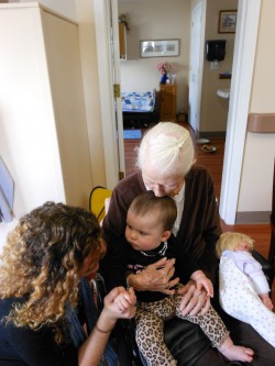 Children bring joy to Elders with Alzheimer and Dementia Wonders of Imagination Alzheimers and dementia care reading with kids program